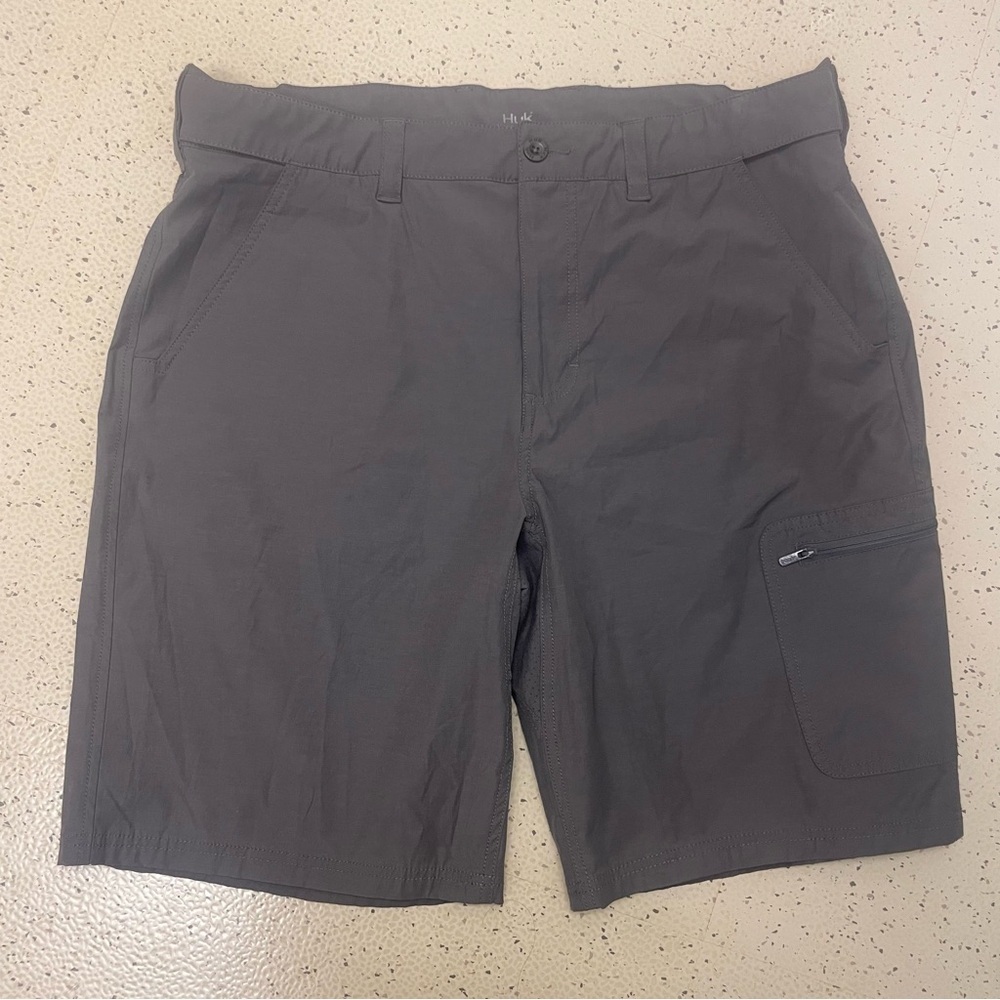 Huk Men's Gray Cargo Shorts XL Fishing Athleisure SPF 30 Quick Drying